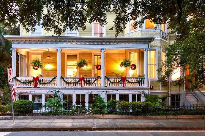 Christmas in Savannah’s Historic District - best destinations for Christmas Holidays