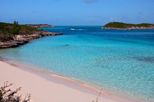 Pirate's Trap Beach in Staniel Cay, Bahamas