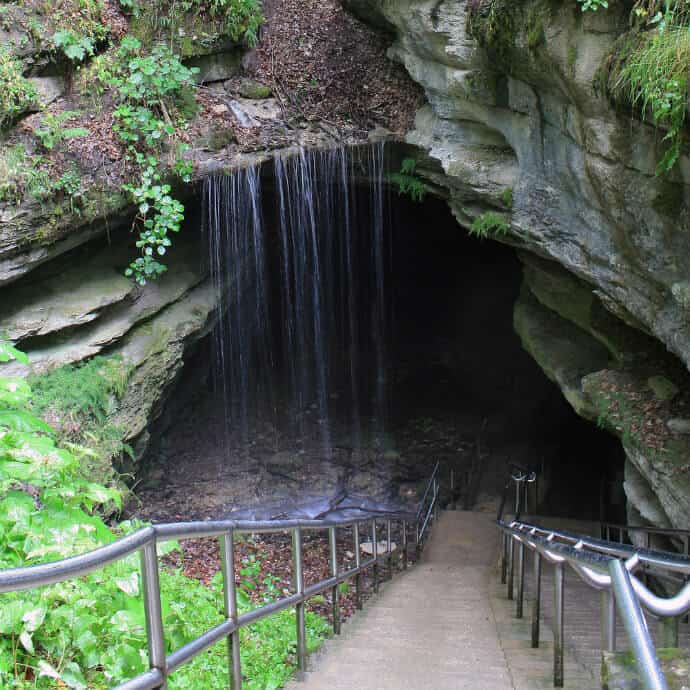 Natural opening in Mammoth Cave National Park leads to unique cave formations that made it a natural UNESCO site